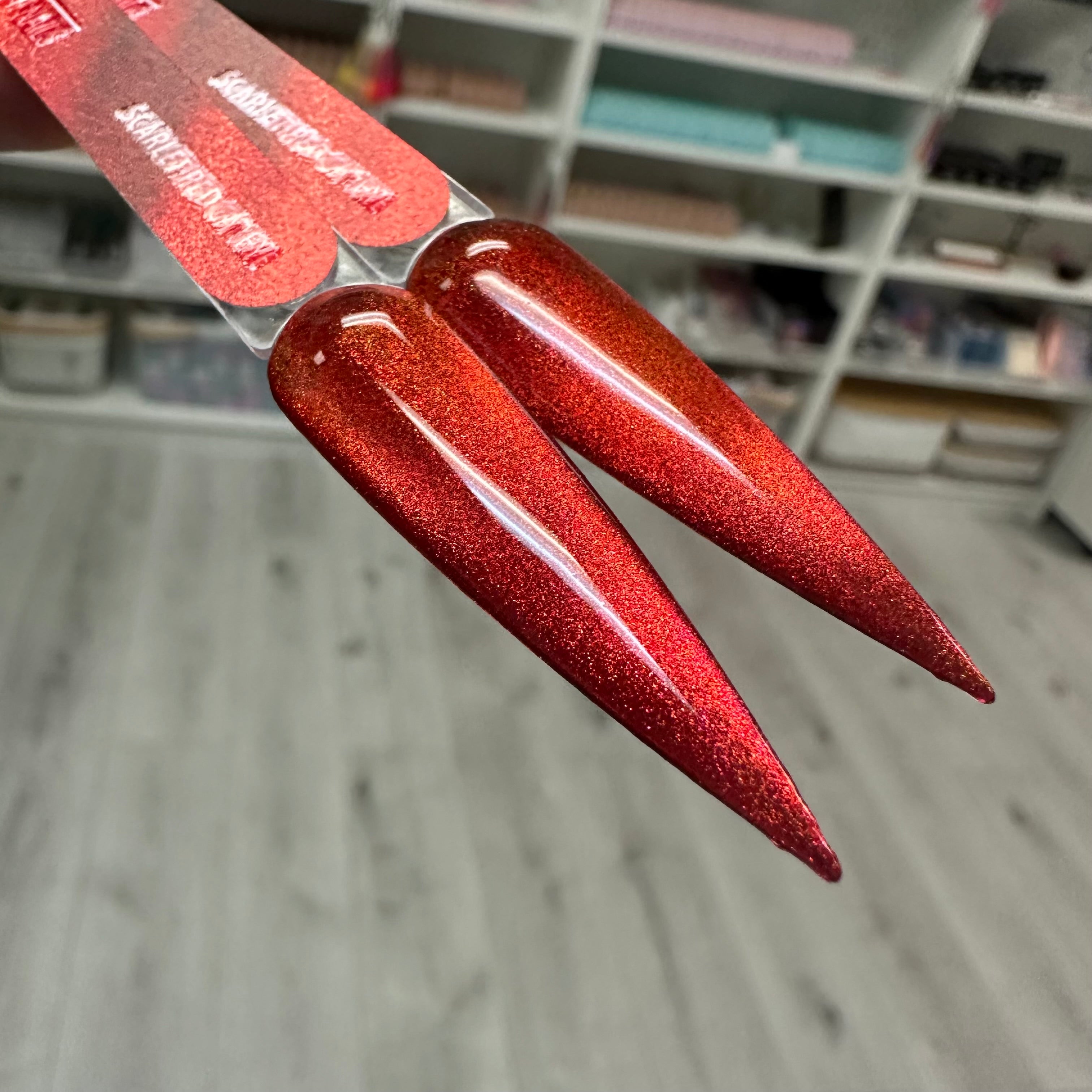 Gel Polish Cat Eye - Scarlet Red