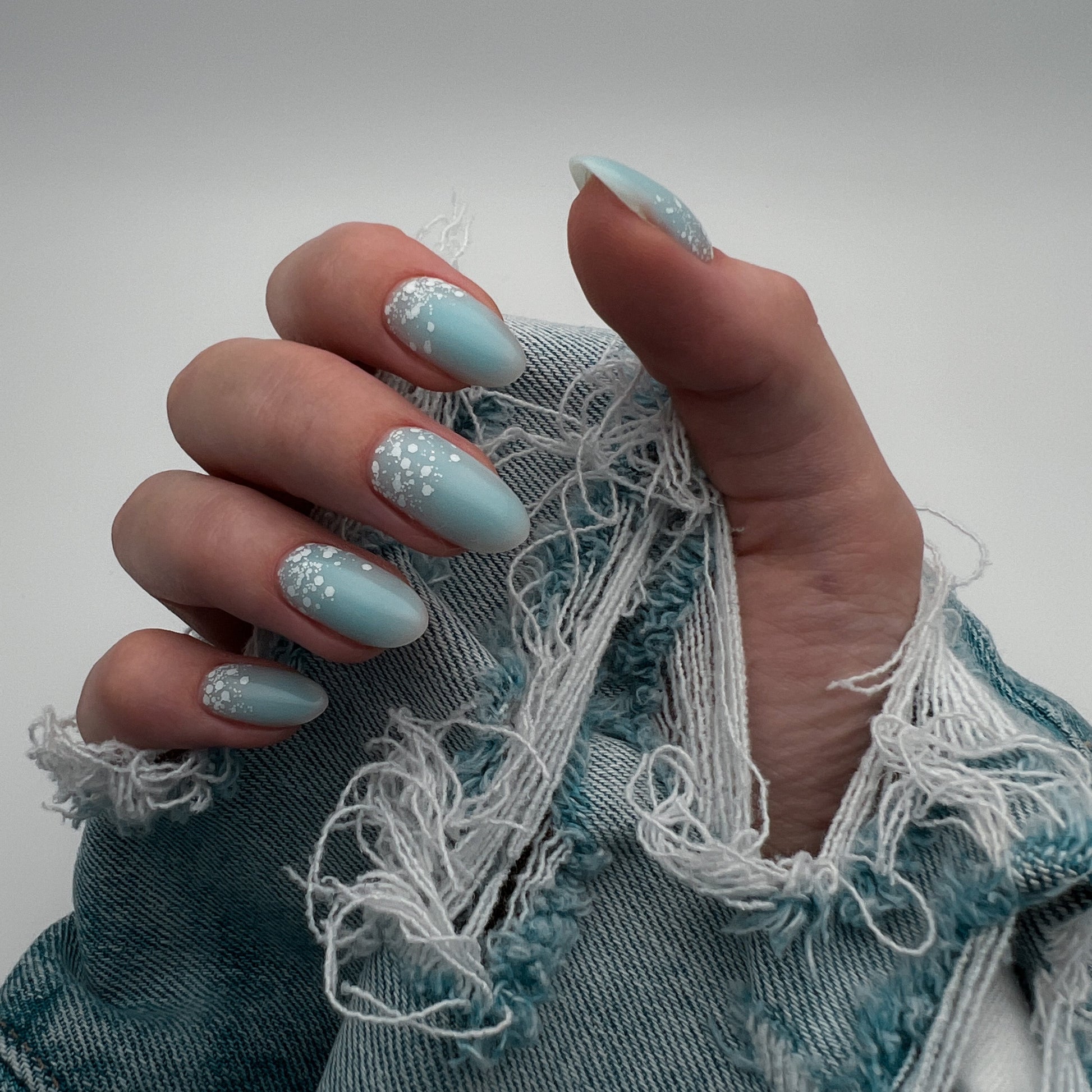 Medium-viscosity Aqua hard gel for nail strengthening