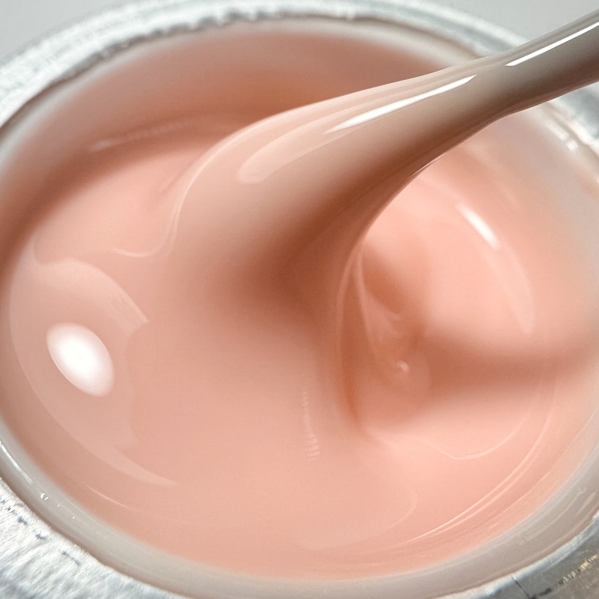 Medium-viscosity Ivory hard gel for nail strengthening