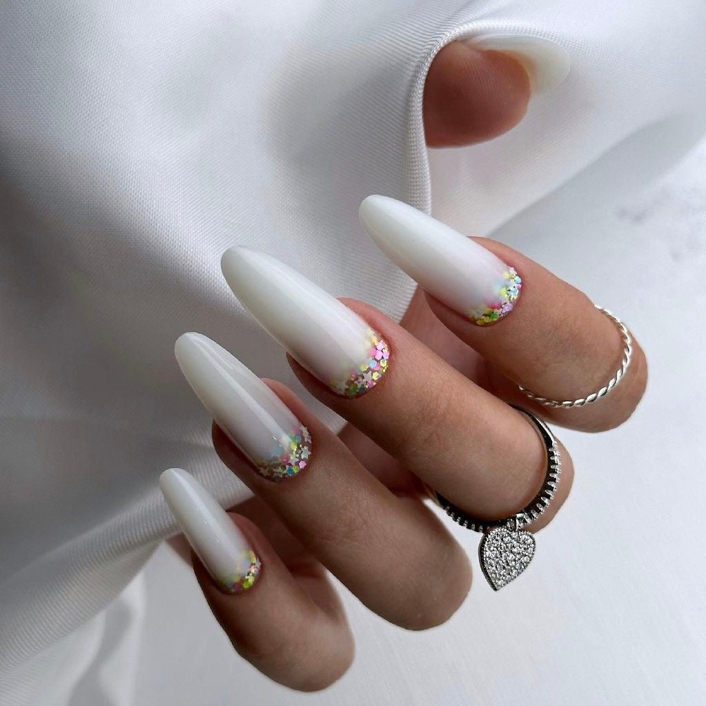 Self-leveling milk builder gel for professional nail technicians