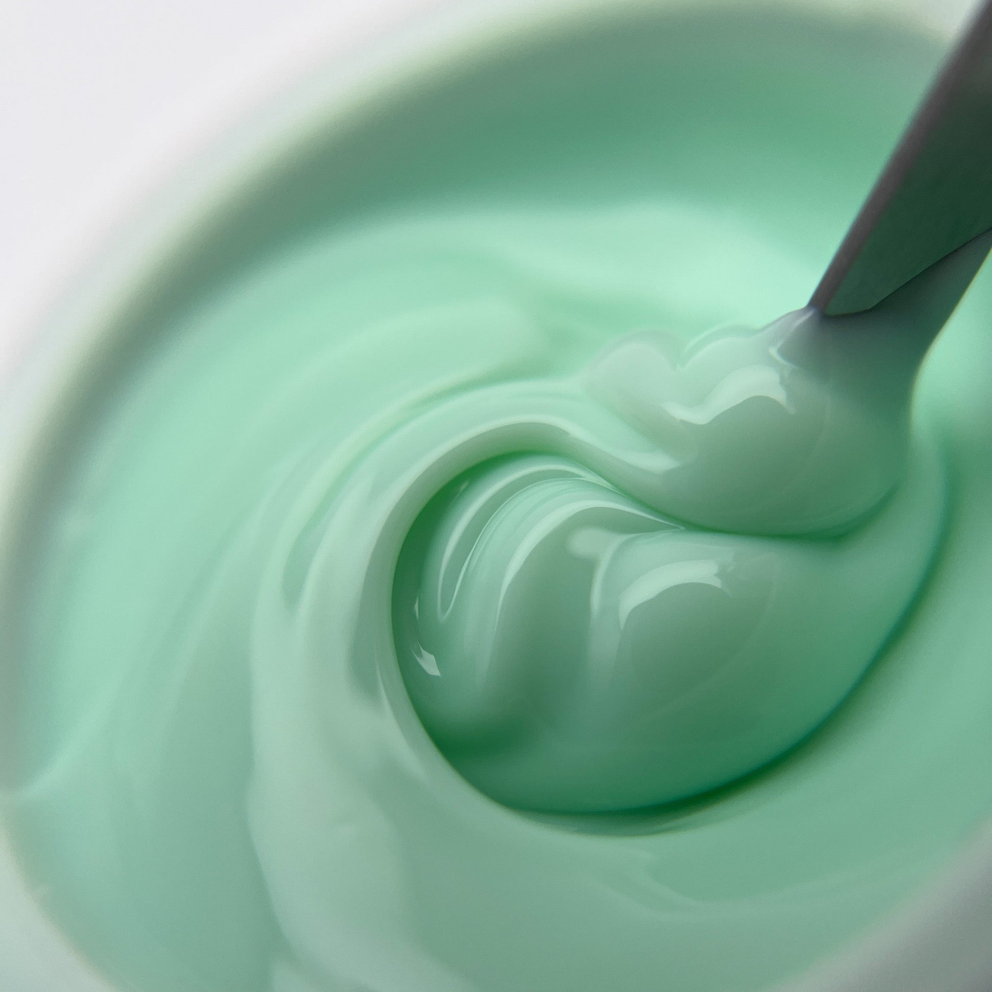 Medium-viscosity Mint hard gel for nail strengthening