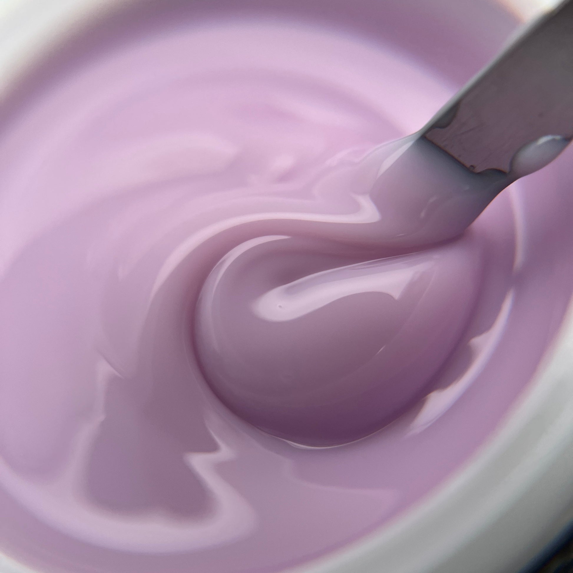 Medium-viscosity Moon Milk hard gel for nail strengthening