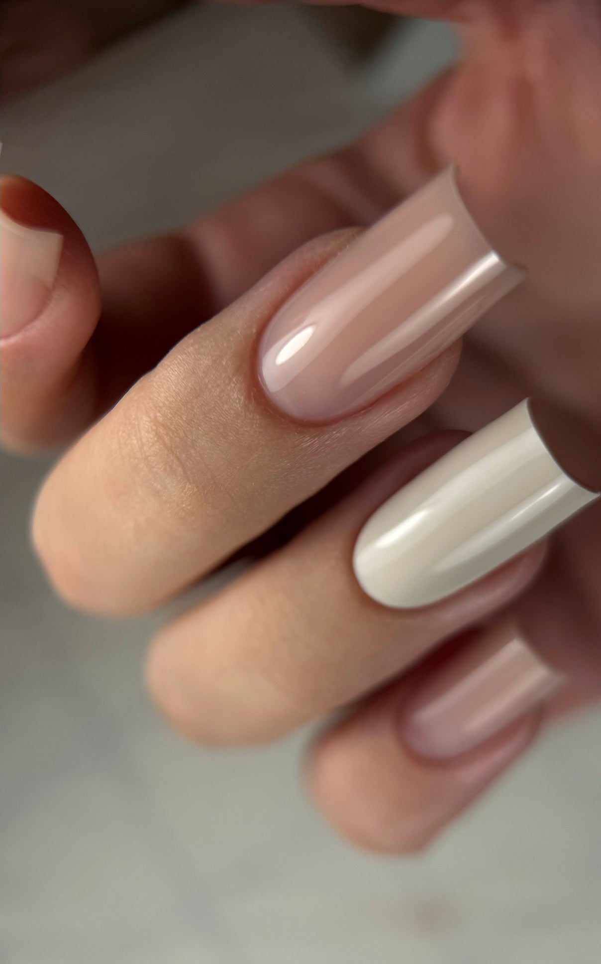 Medium-viscosity Pretty Veil hard gel for nail strengthening
