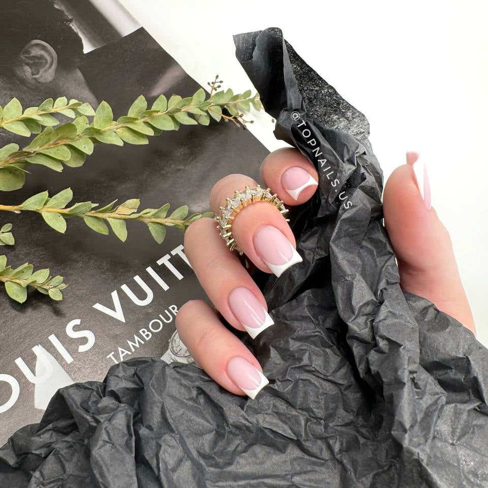 Medium-viscosity Rose Milk hard gel for nail strengthening