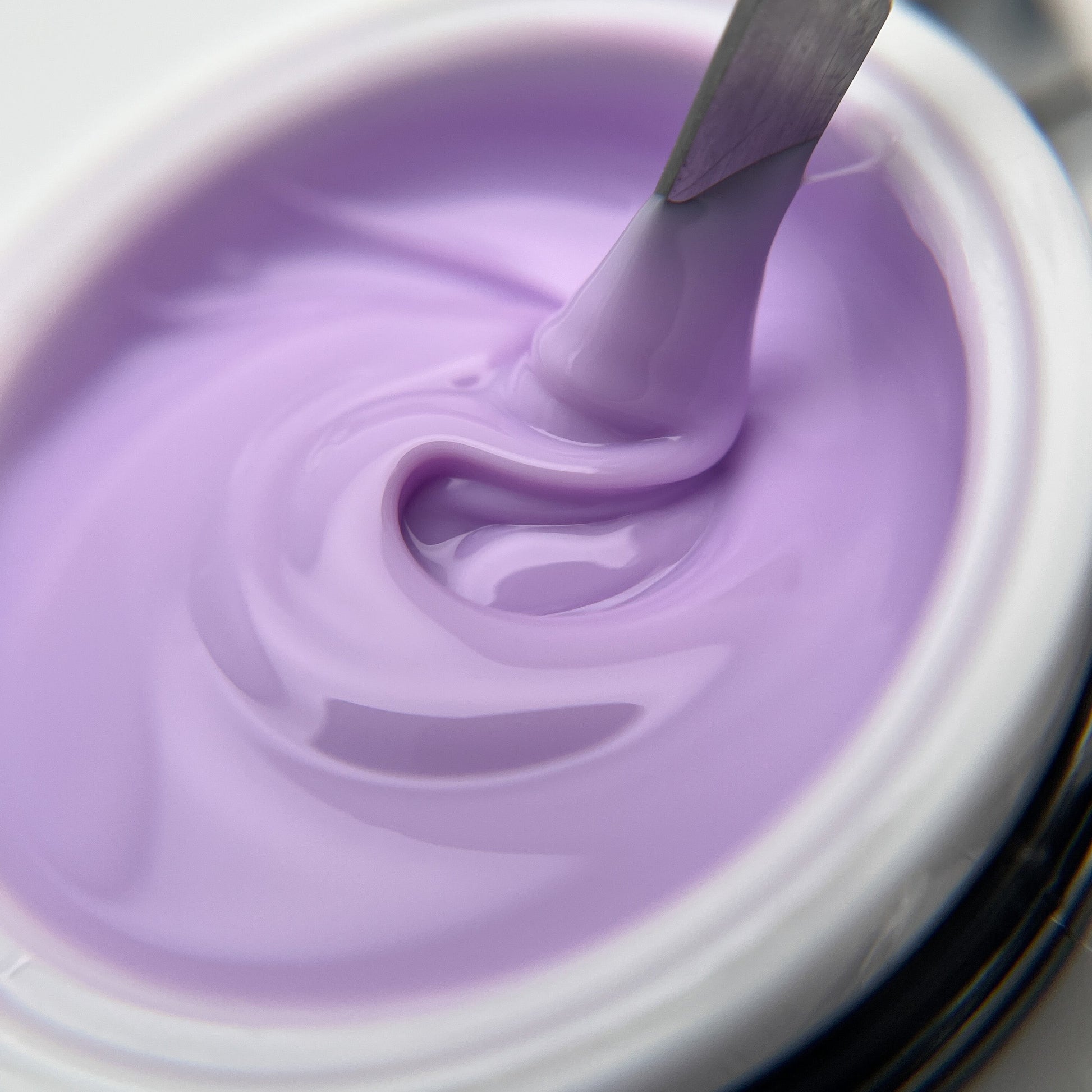 Medium-viscosity Violet Mist hard gel for nail strengthening
