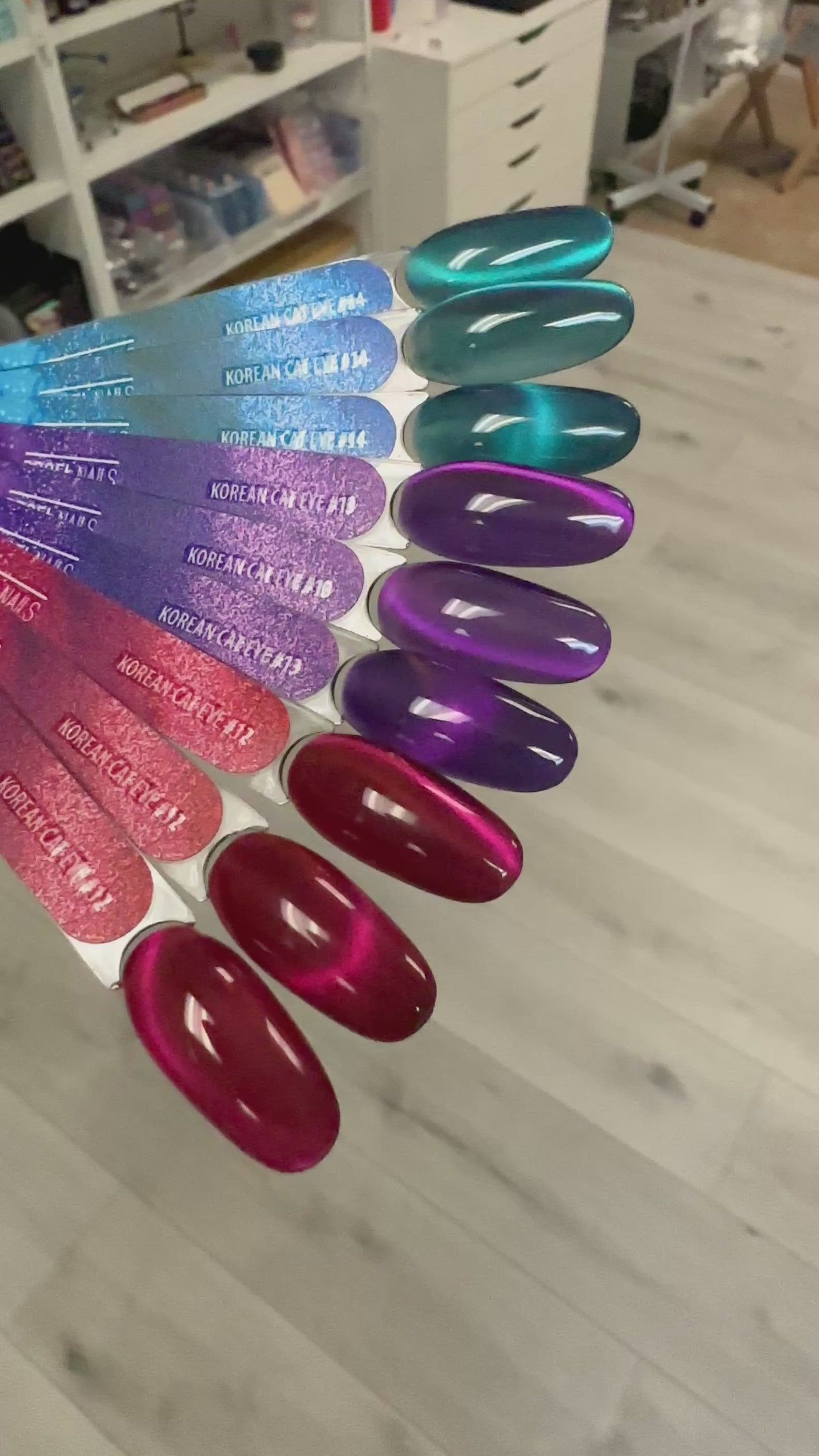 Load video: Gel Polish Korean Cat Eye - Wild Berry