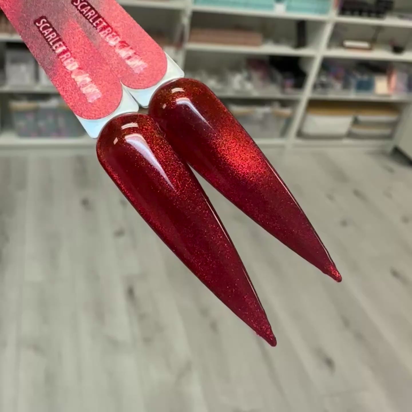 Load video: Gel Polish Cat Eye - Scarlet Red