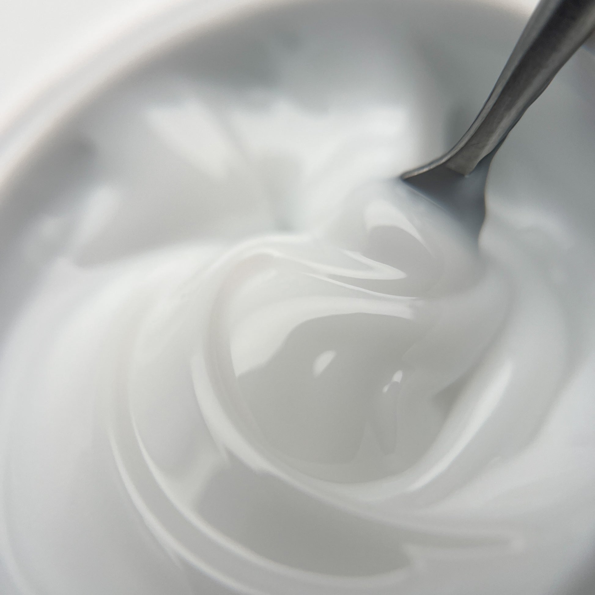 Medium-viscosity milk hard gel for nude structured manicures