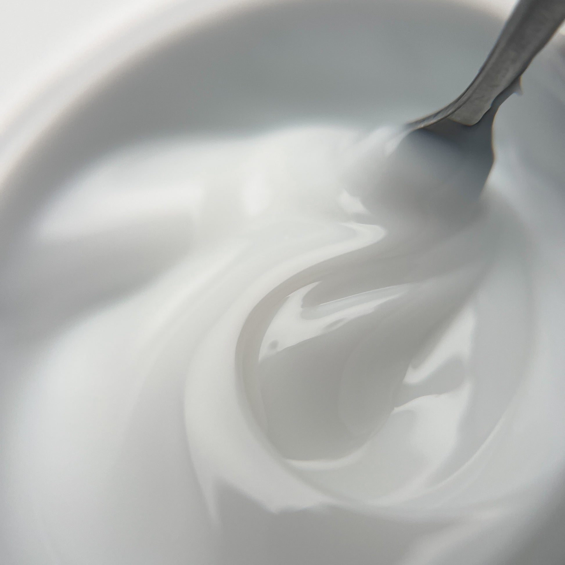 Self-leveling milk builder gel for professional nail technicians