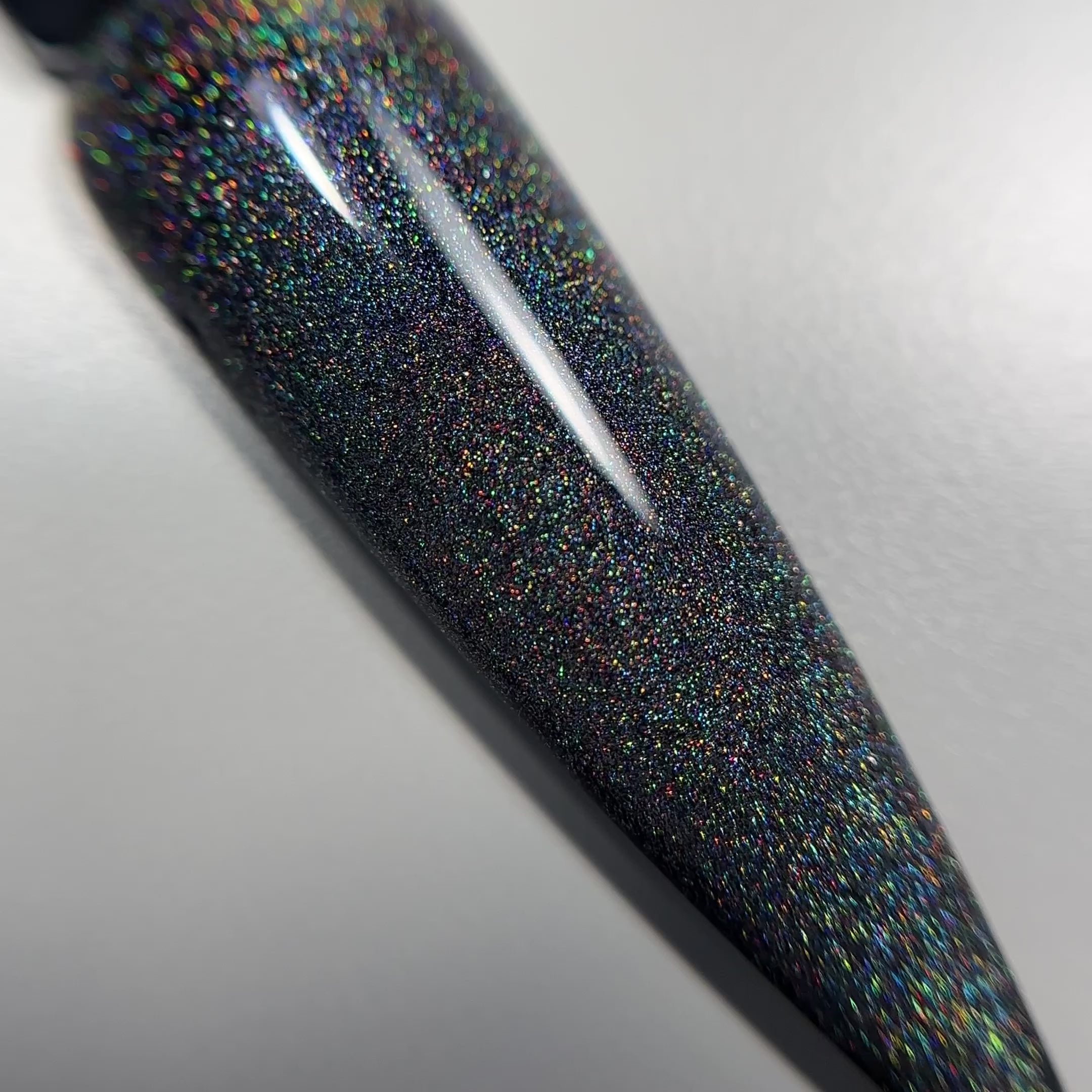 Load video: Gel Polish Cat Eye - Laser